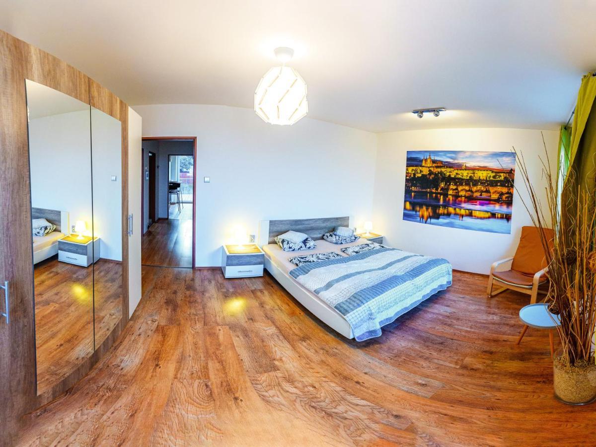 Apartment Pod Sychrovem 프라하 외부 사진